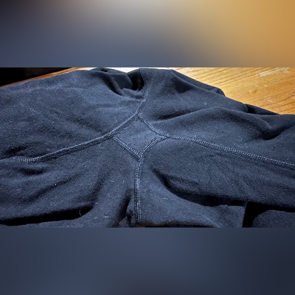 Old Navy: Women’s Active Go-Dry Crops- Size Medium - Picture 5 of 5